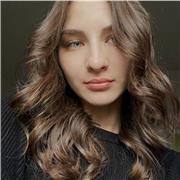 studentessa del primo anno di medicina disponibile per aiuto compiti